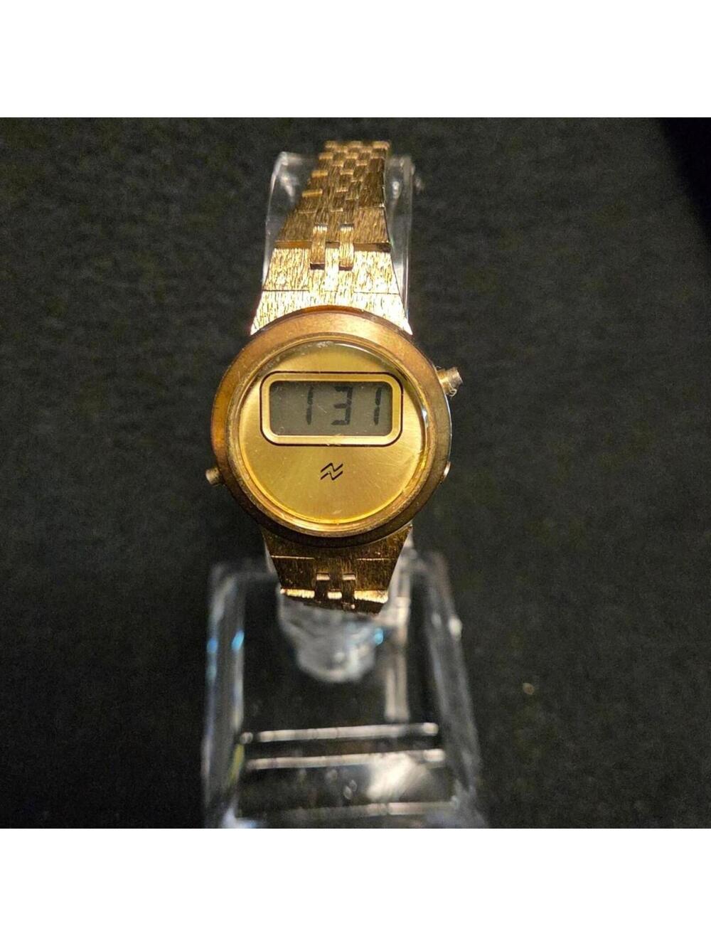 Vintage National Semiconductor LCD digital watch circa 1977